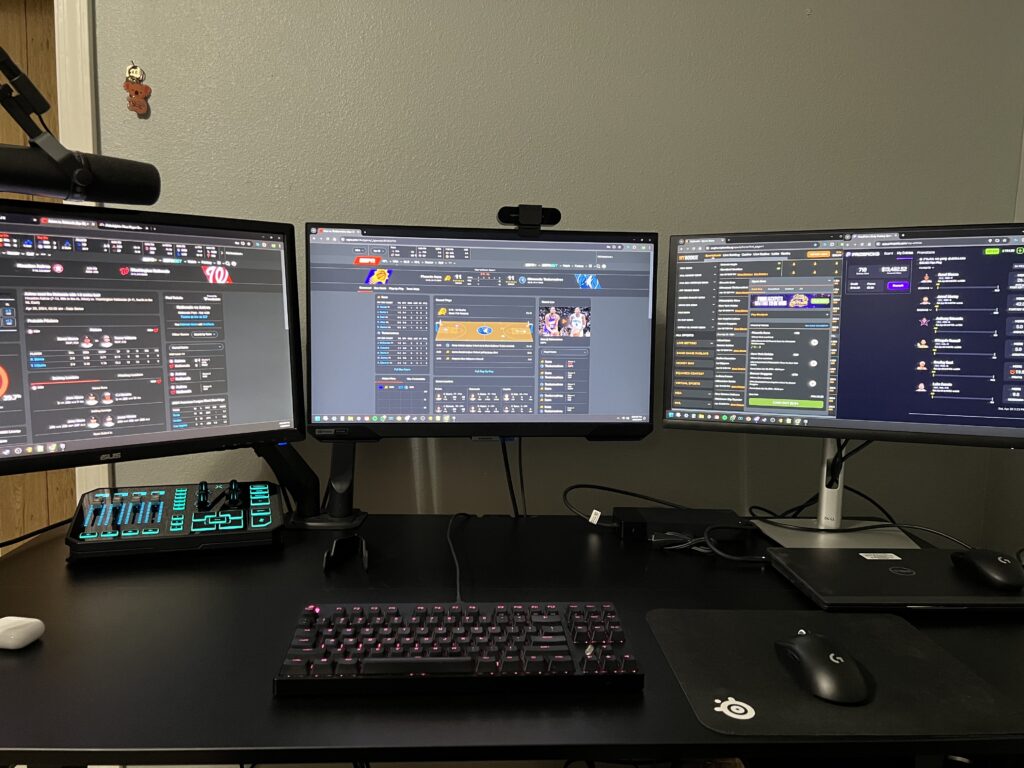 Eric’s three-monitor desk setup
